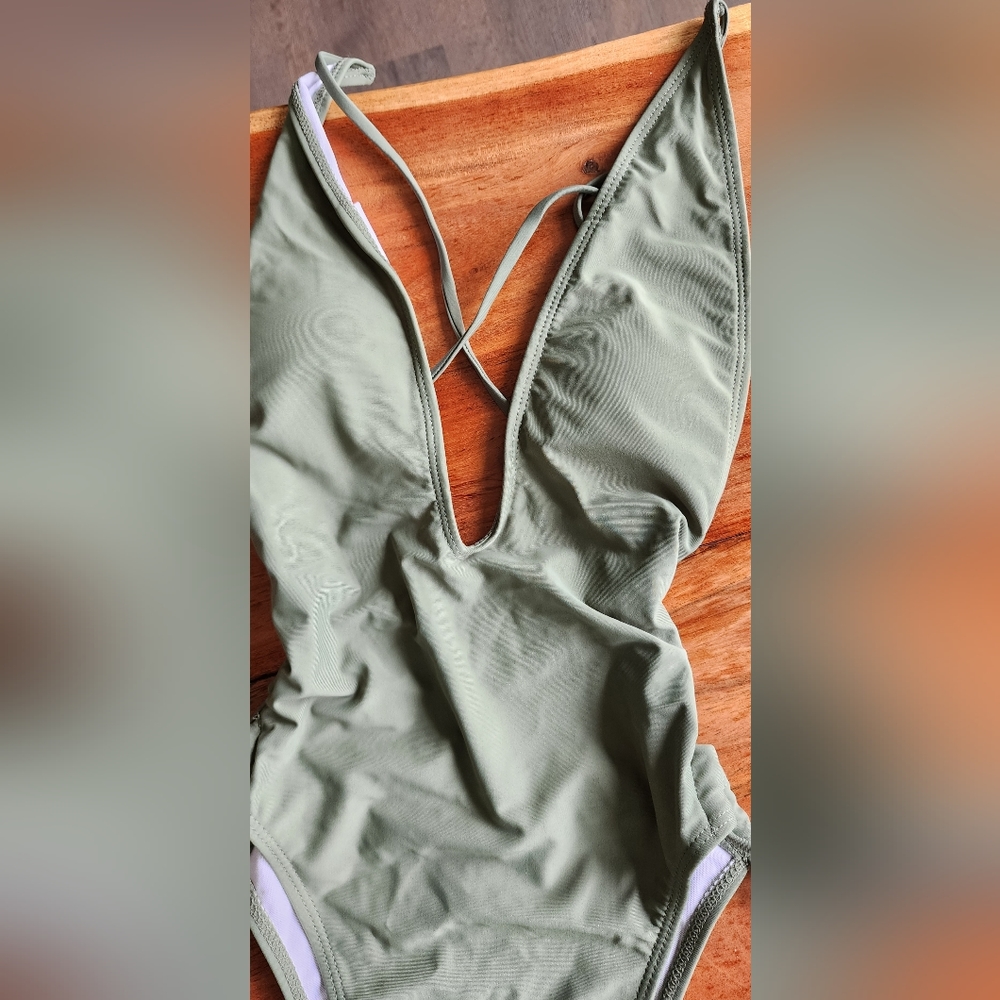 Bathing suit bundle - Picture 3 of 7